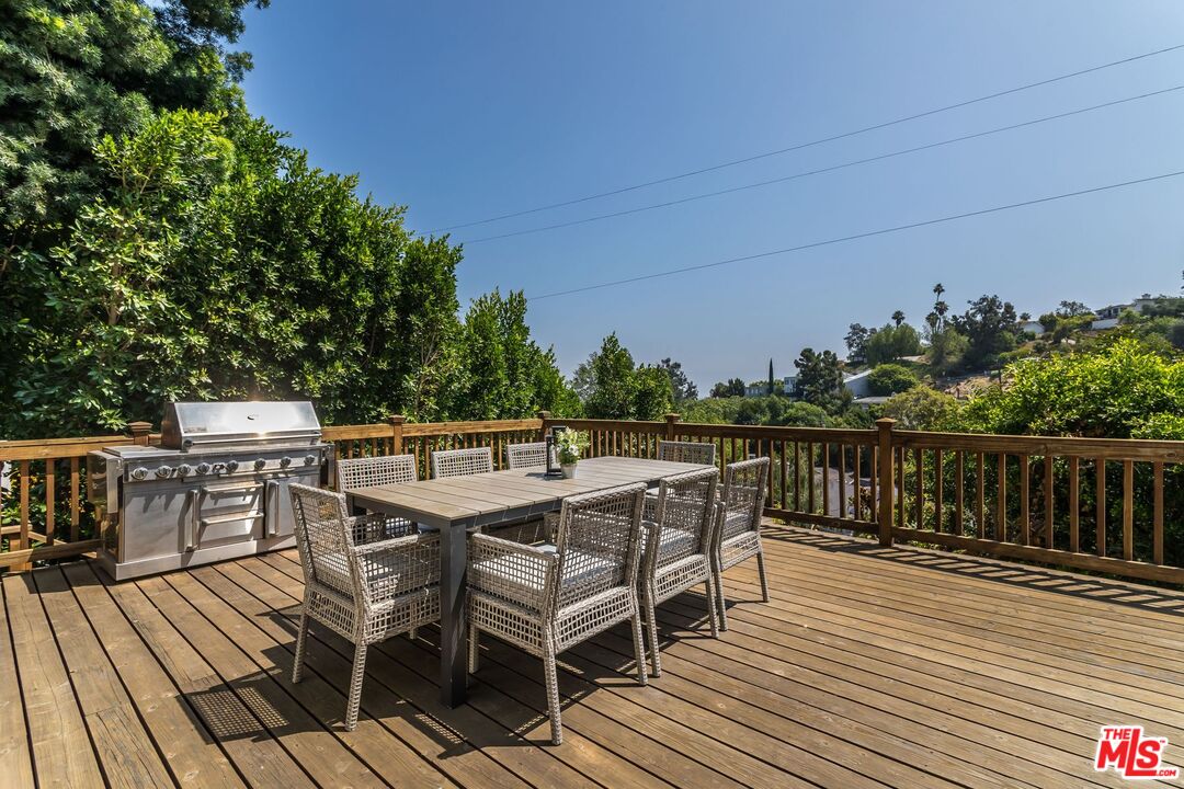 3940 Davana Road Sherman Oaks, CA 91423 - Photo 51 of 60 a view of a terrace with seating area