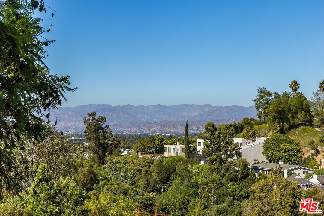3940 Davana Road Sherman Oaks, CA 91423 - Photo 60 of 60 a view of a houses with a yard