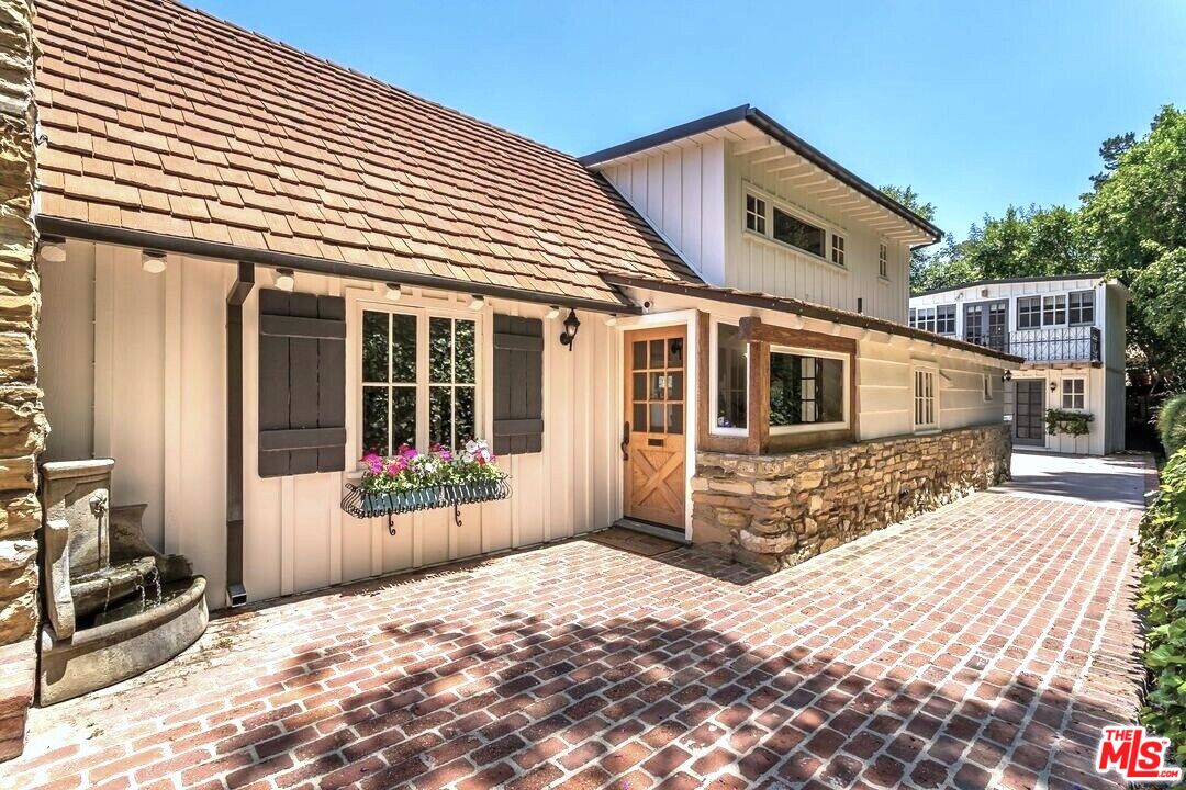 3940 Davana Road Sherman Oaks, CA 91423 - Photo 6 of 60 a front view of a house with a yard