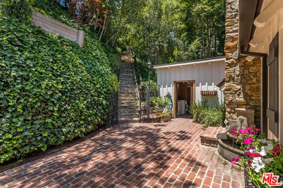 3940 Davana Road Sherman Oaks, CA 91423 - Photo 7 of 60