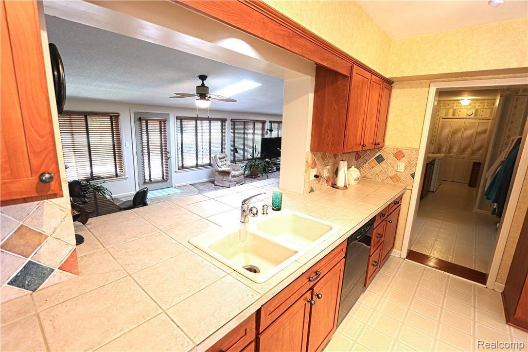 14221 Newburgh Road Livonia, MI 48154 - Photo 16 of 48 IMG_7563_InPixio.jpg