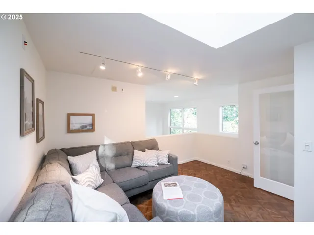 $1,250,000 | 2790 Northwest Sulphur Springs Road, Corvallis, OR 97330