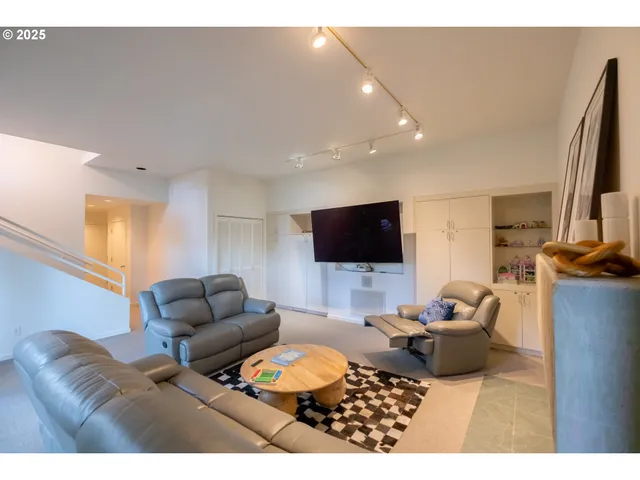 $1,250,000 | 2790 Northwest Sulphur Springs Road, Corvallis, OR 97330