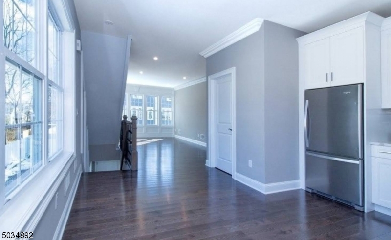 112 Cacciola Place Westfield, NJ 07090 - Photo 3 of 14