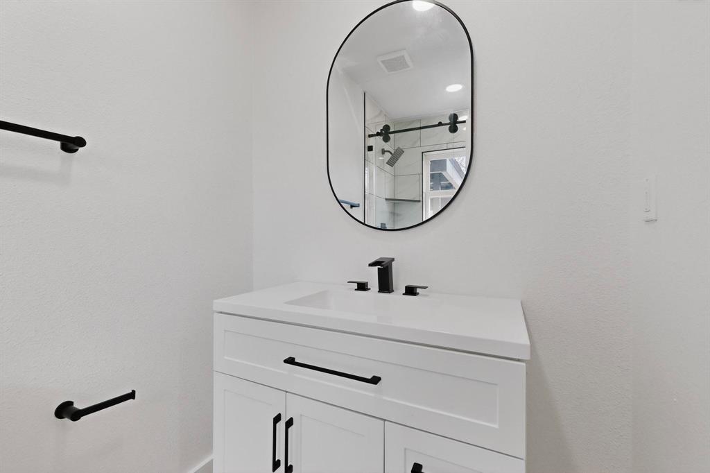 3318 Ridgefield Street Irving, TX 75062 - Photo 15 of 33 a bathroom with a sink and a mirror