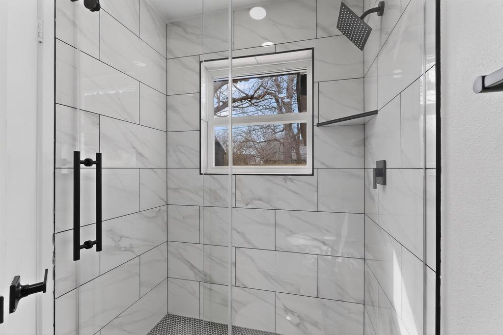 3318 Ridgefield Street Irving, TX 75062 - Photo 16 of 33 a bathroom with a shower
