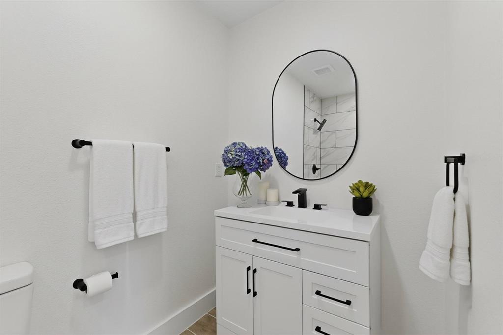 3318 Ridgefield Street Irving, TX 75062 - Photo 21 of 33 a bathroom with a sink and a mirror