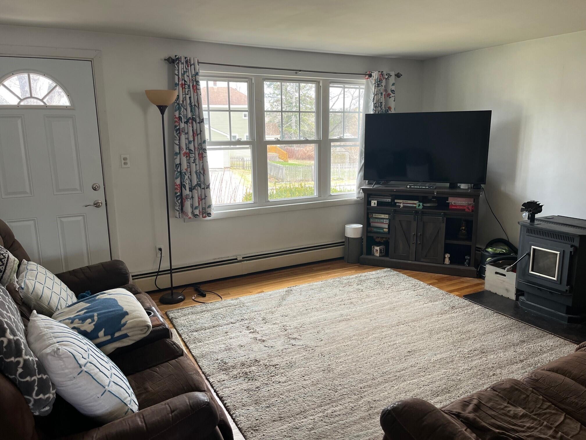 19 Hicks Street Portland, ME 04103 - Photo 4 of 18 living rm