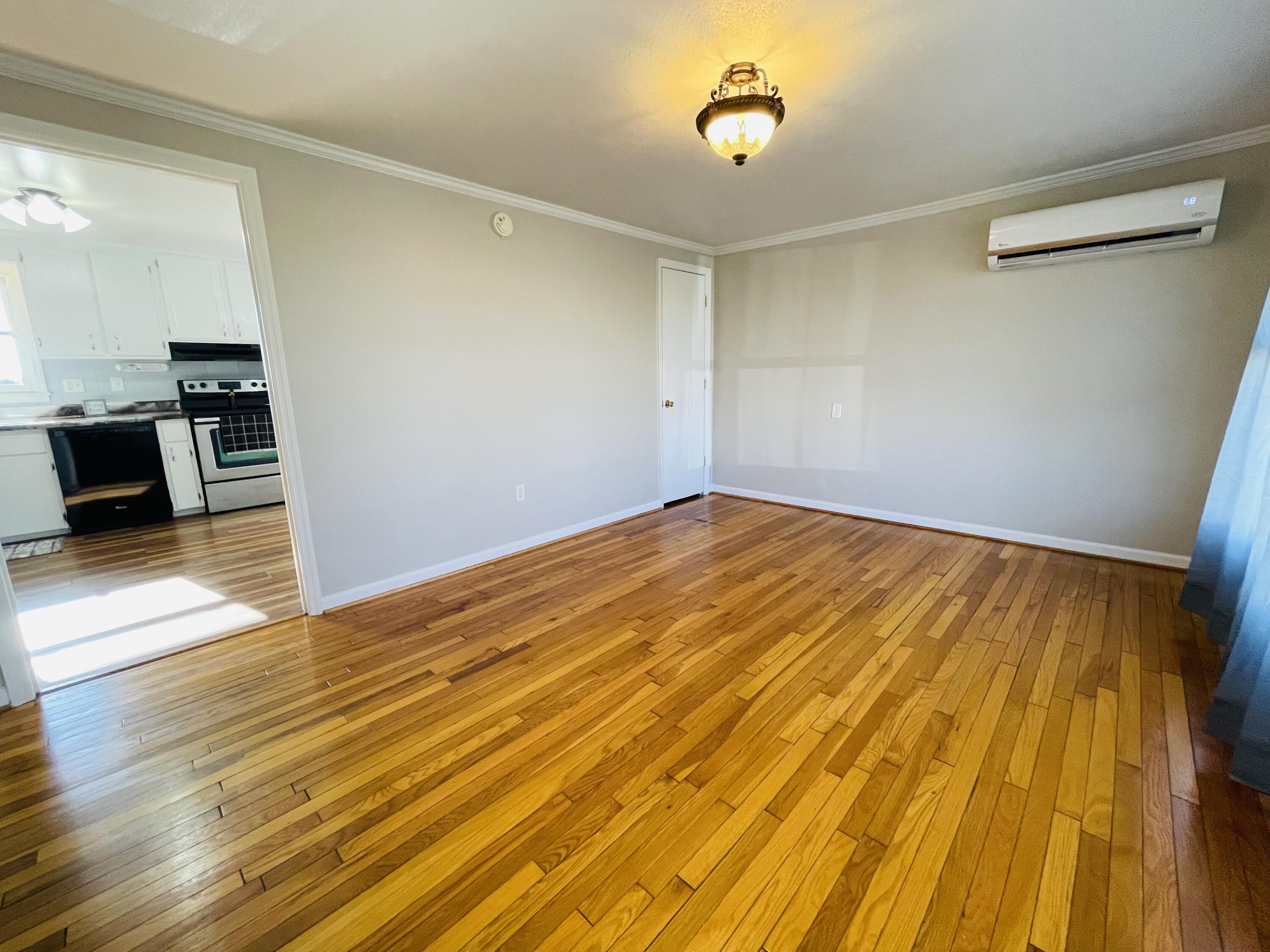 1578 Lipscomb Road Moneta, VA 24121 - Photo 3 of 38 IMG_3773