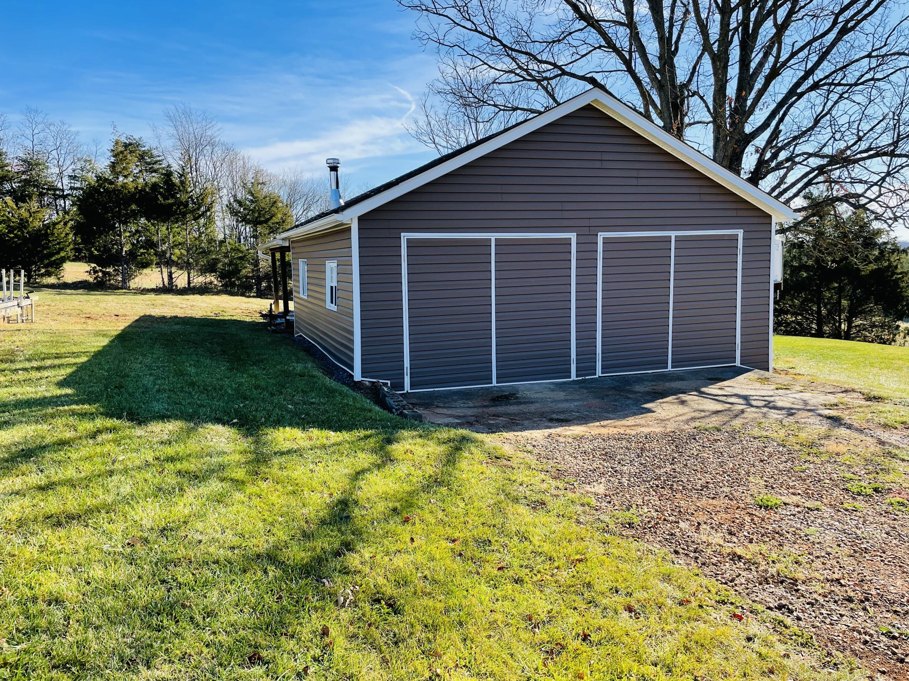1578 Lipscomb Road Moneta, VA 24121 - Photo 33 of 38 IMG_3799