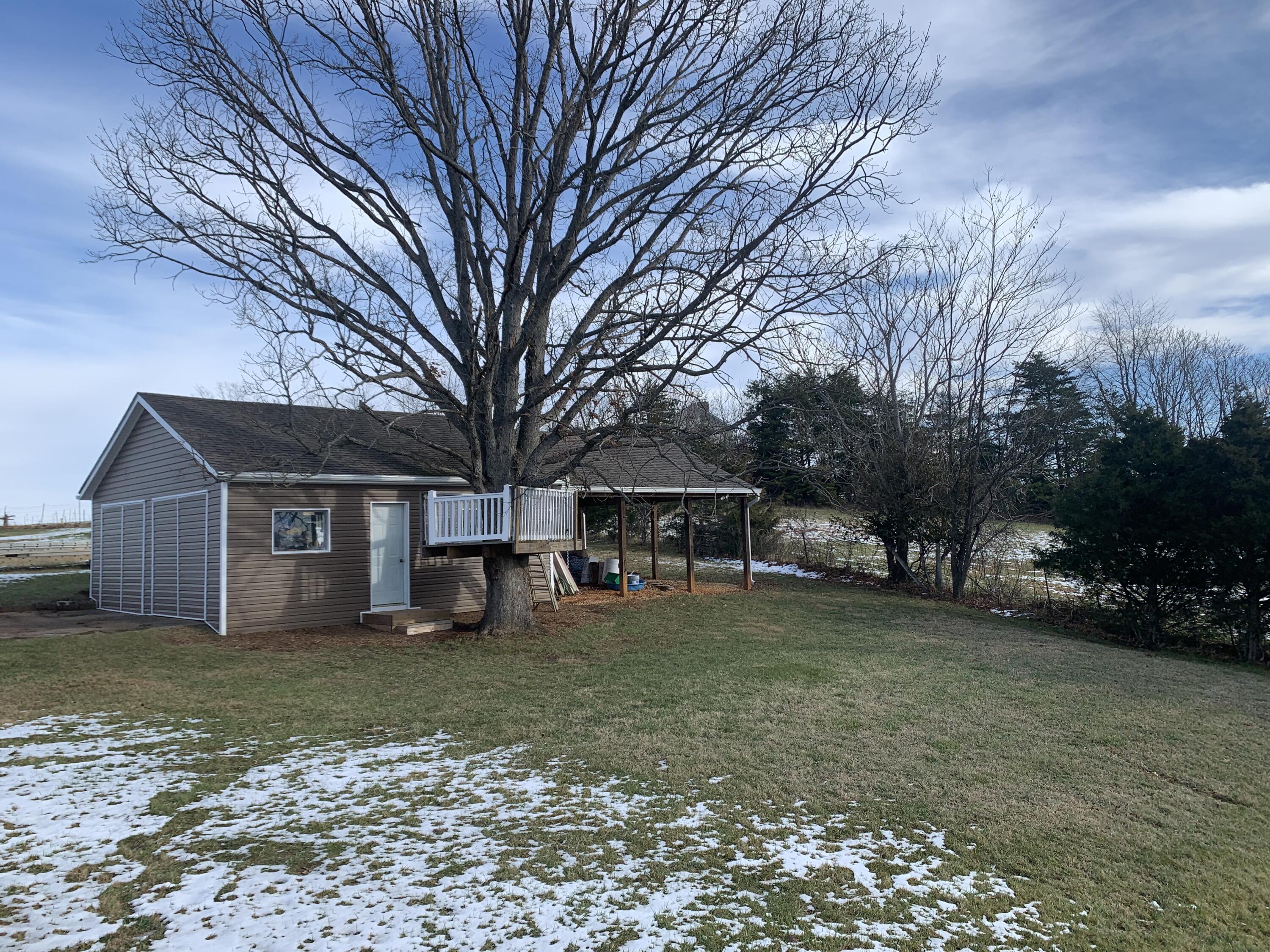 1578 Lipscomb Road Moneta, VA 24121 - Photo 34 of 38 IMG_5061