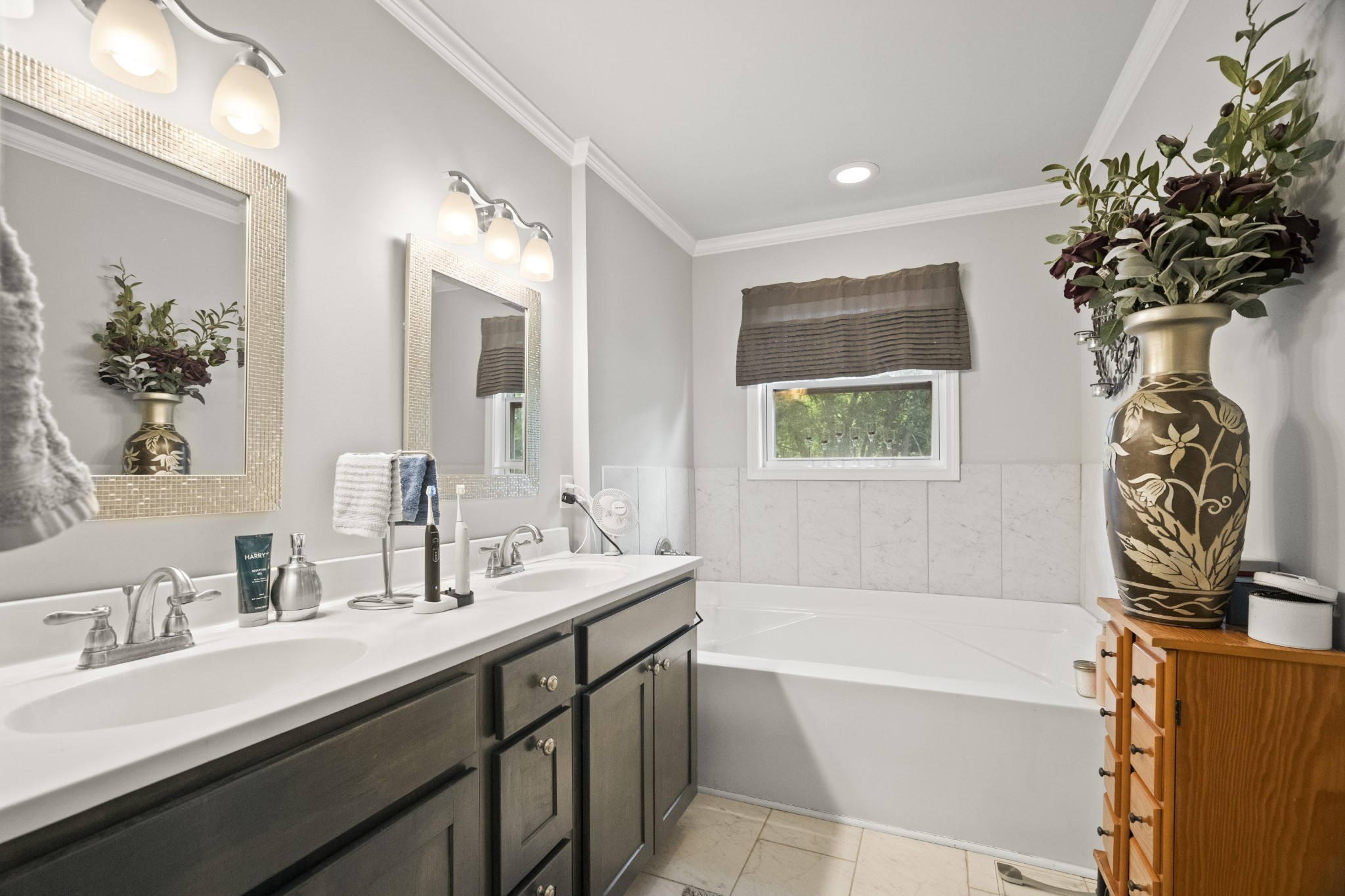 3828 Martins Chapel Road Springfield, TN 37172 - Photo 32 of 51 a bathroom with a bathtub sink and mirror