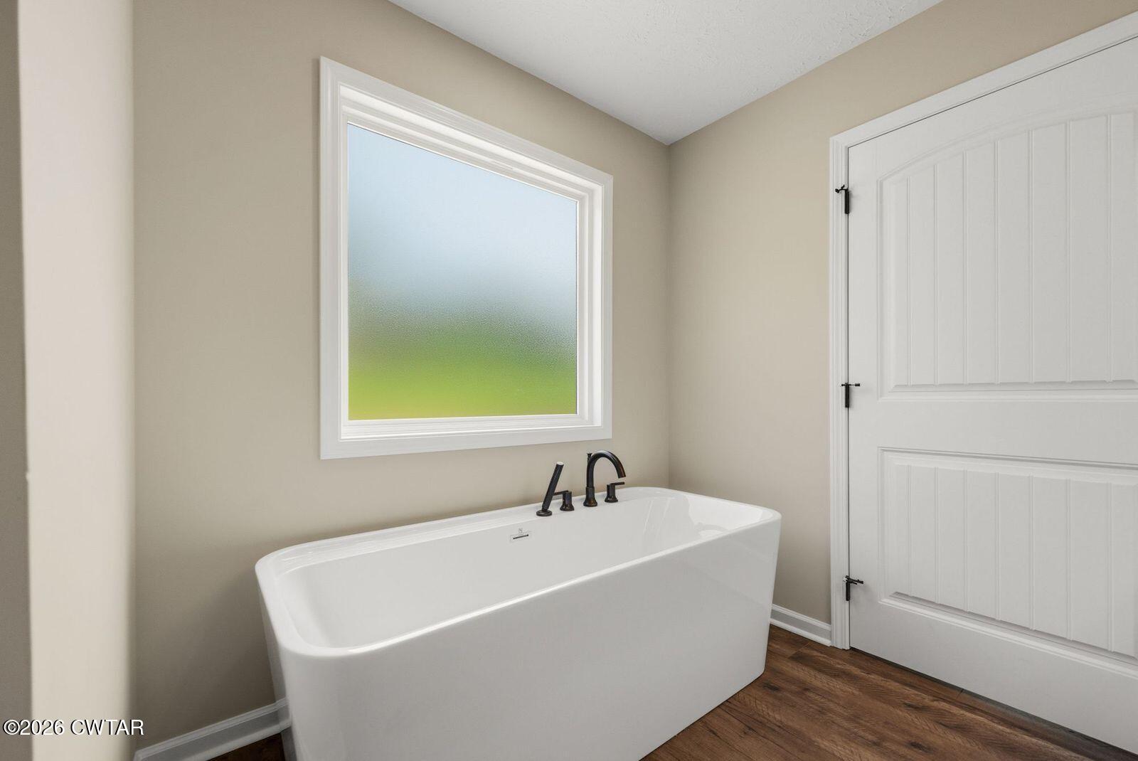 435 Old Huntingdon Road Lexington, TN 38351 - Photo 8 of 26 a white bath tub sitting next to a white sink