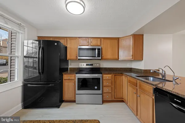$330,000 | 1656 Thenia Place, Unit 32, Woodbridge, VA 22192