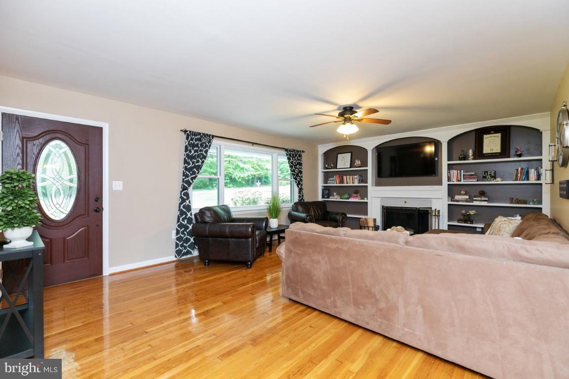 7014 Harvey Road Manassas, VA 20112 - Photo 5 of 35 Gallery Image 5