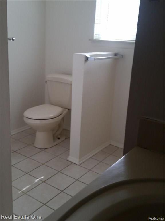 2348 Common Road Warren, MI 48092 - Photo 14 of 25