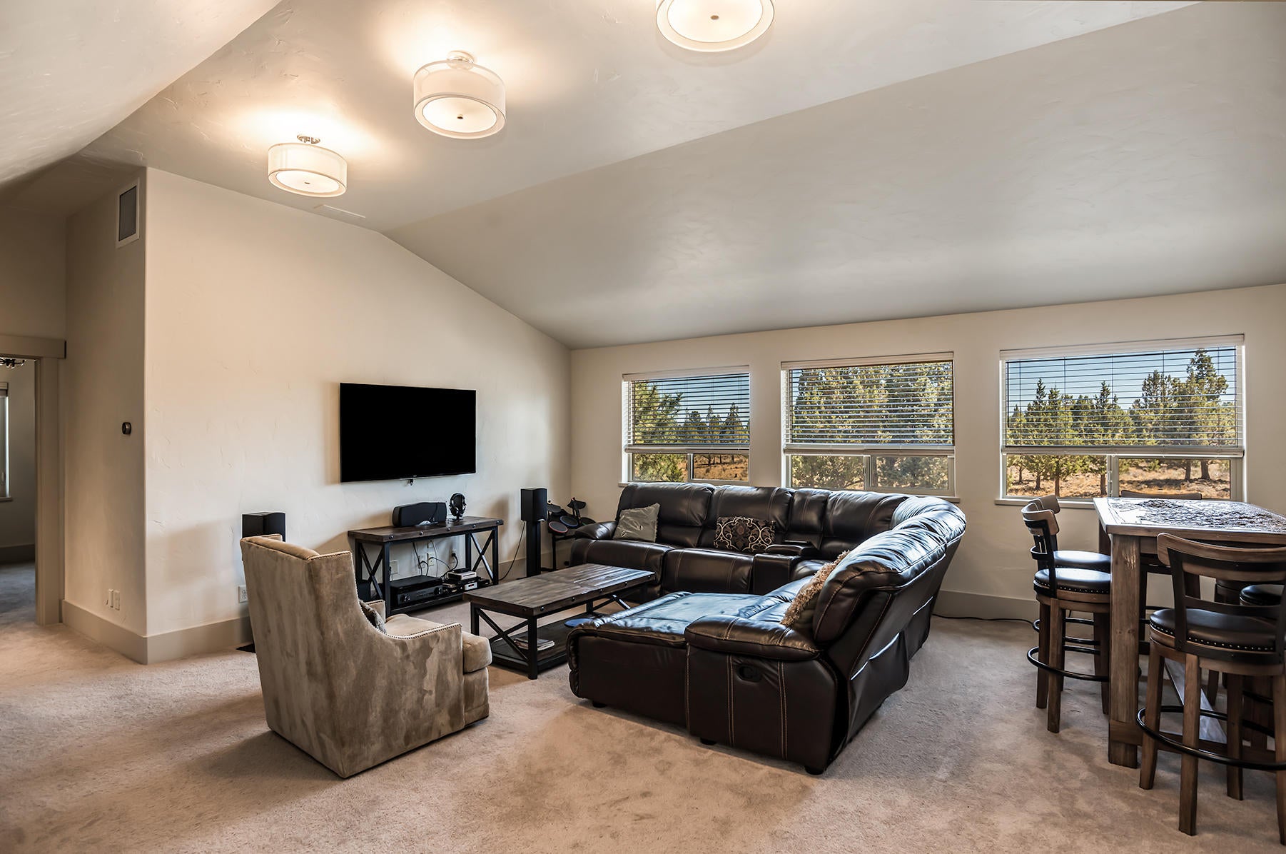 60540 Billadeau Road Bend, OR 97702 - Photo 26 of 39 27-Bonus-Family Room