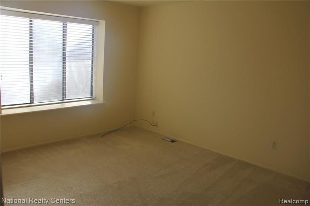 534 Tennyson Rochester Hills, MI 48307 - Photo 19 of 29