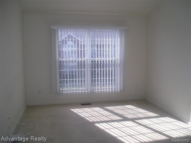 45960 Rhodes Drive, Unit 342 Macomb, MI 48044 - Photo 6 of 10 master