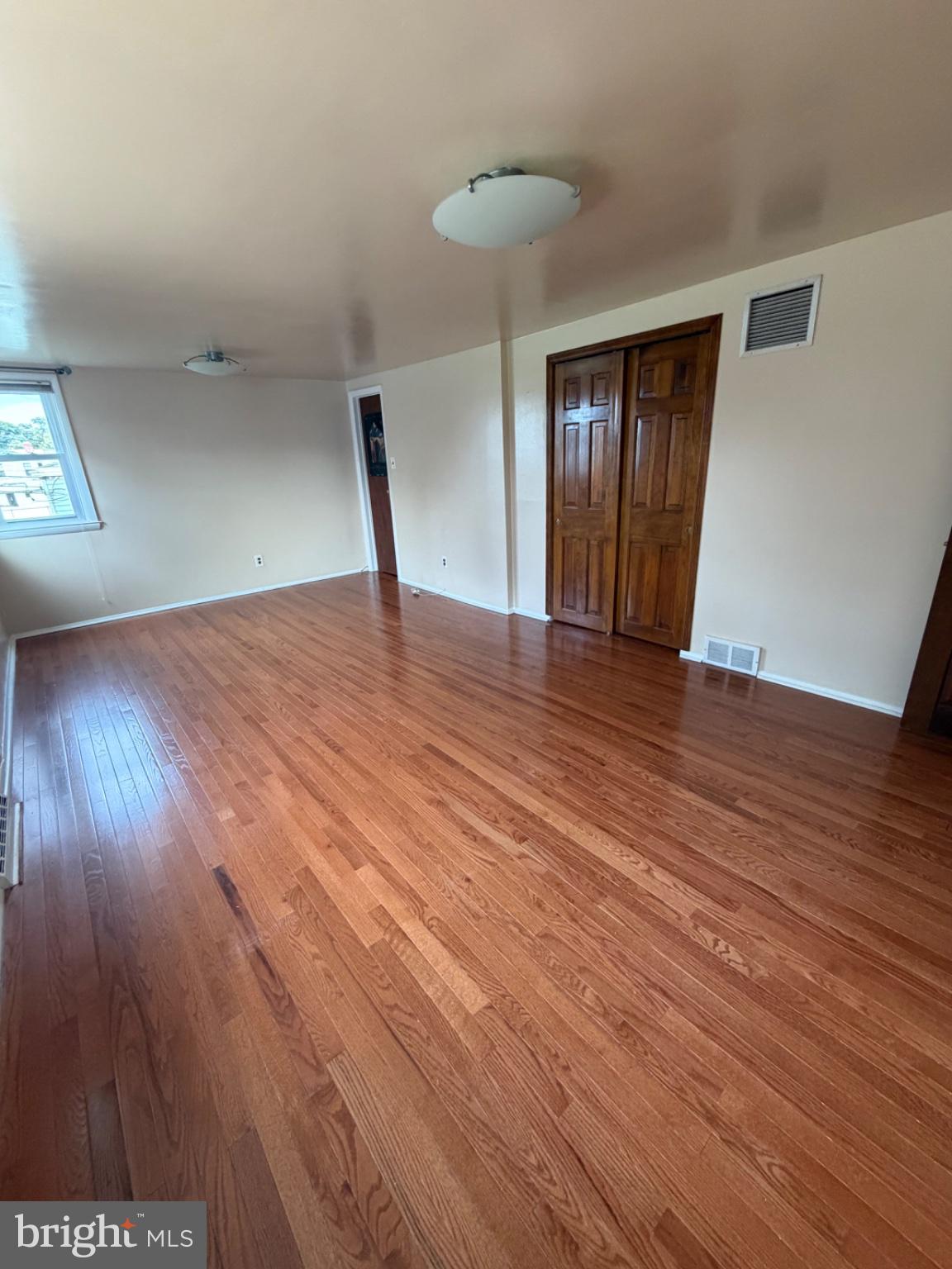 803 Rennard Circle Philadelphia, PA 19116 - Photo 32 of 42 Spacious room with warm wood floors.