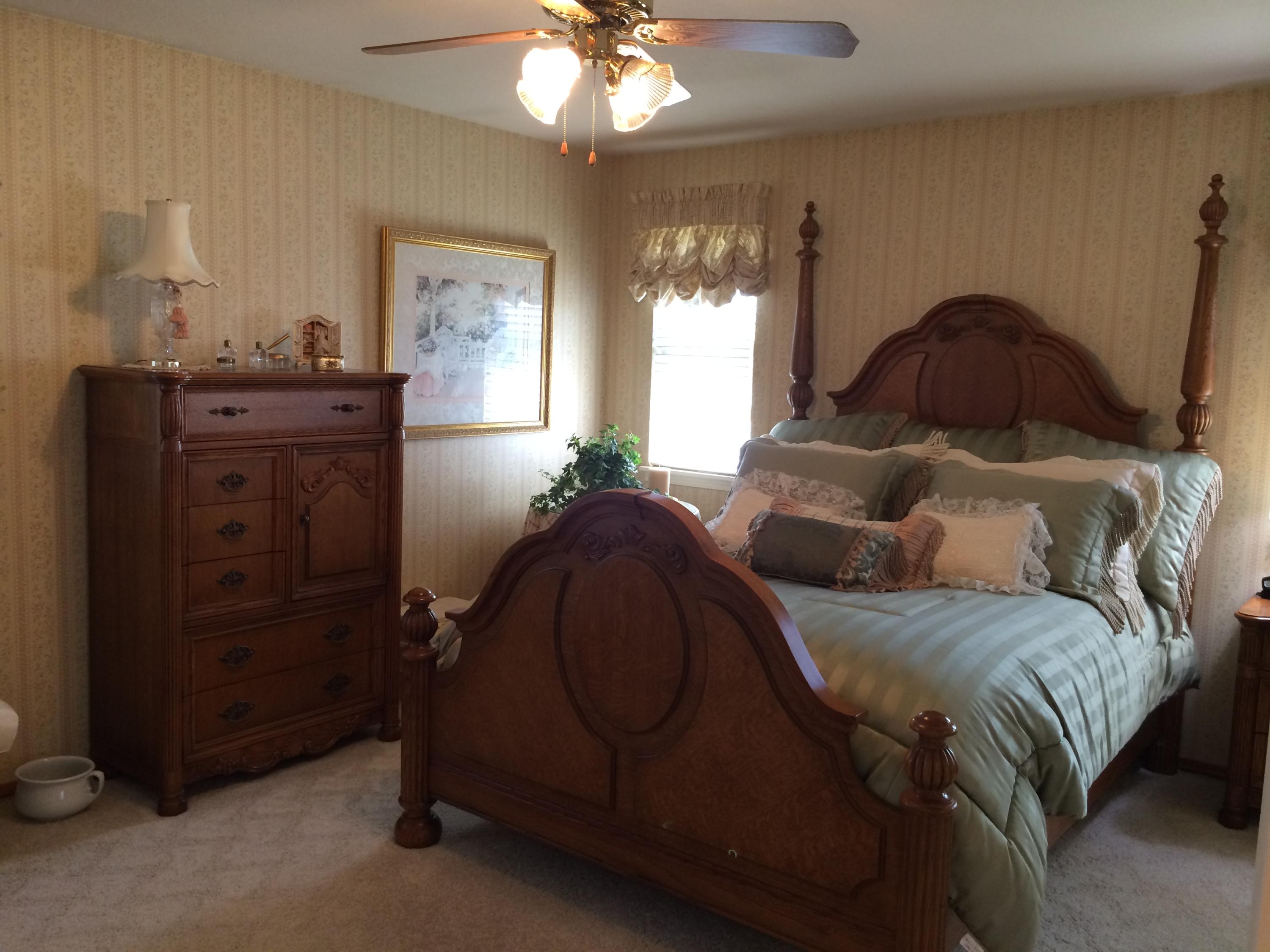 6577 Flicker Way Anderson, CA 96007 - Photo 35 of 41 a bedroom with a bed and a window