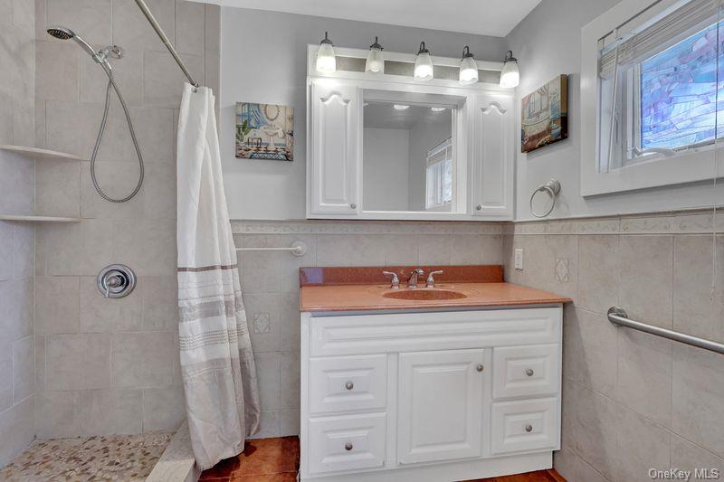 13 Barry Road Amityville, NY 11701 - Photo 10 of 20 Gallery Image 10