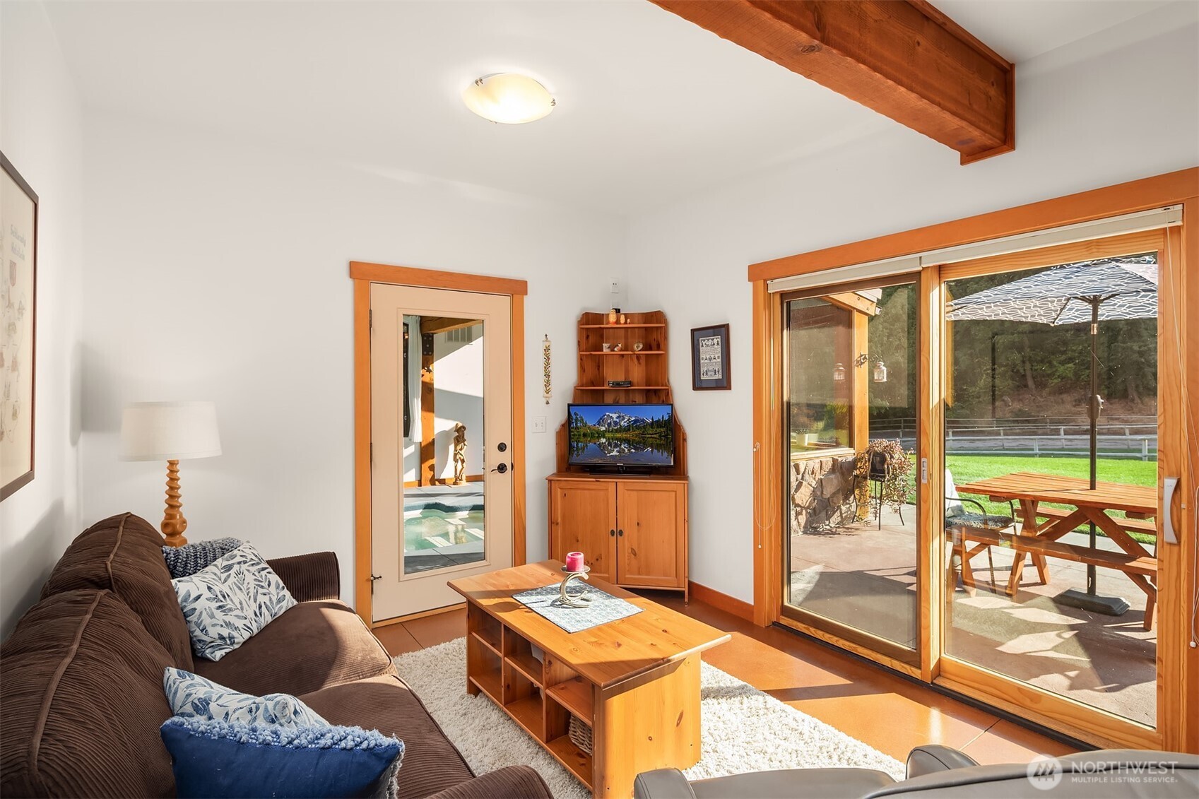 951 Willems Road Cashmere, WA 98815 - Photo 25 of 40 a bedroom with furniture and a window