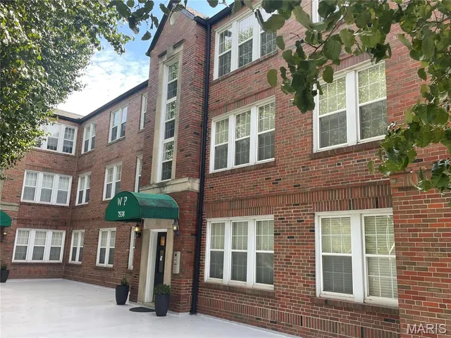 $349,900 | 7538 Wydown Boulevard, Unit 1A, Clayton, MO 63105