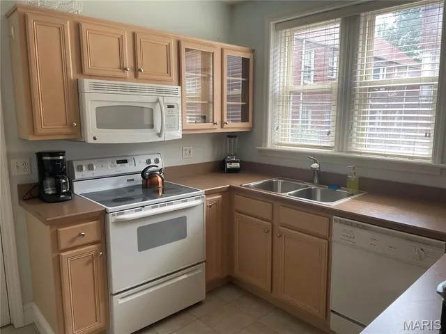 $349,900 | 7538 Wydown Boulevard, Unit 1A, Clayton, MO 63105