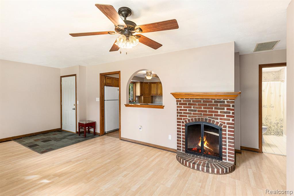 320 Barker Road Whitmore Lake, MI 48189 - Photo 8 of 27 Gallery Image 8