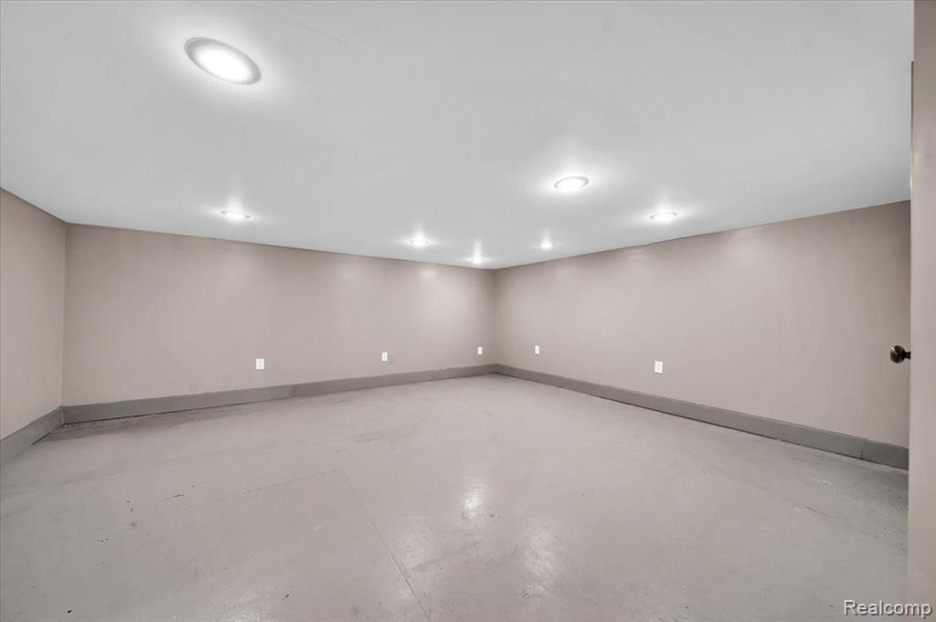 838 Pine Tree Road West Lake Orion, MI 48362 - Photo 29 of 45 Gallery Image 29