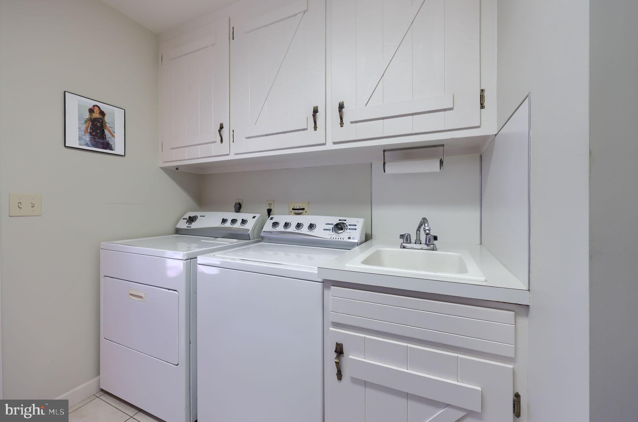 412 Wetherburn Drive Lancaster, PA 17601 - Photo 29 of 37 a bathroom with a sink and cabinets