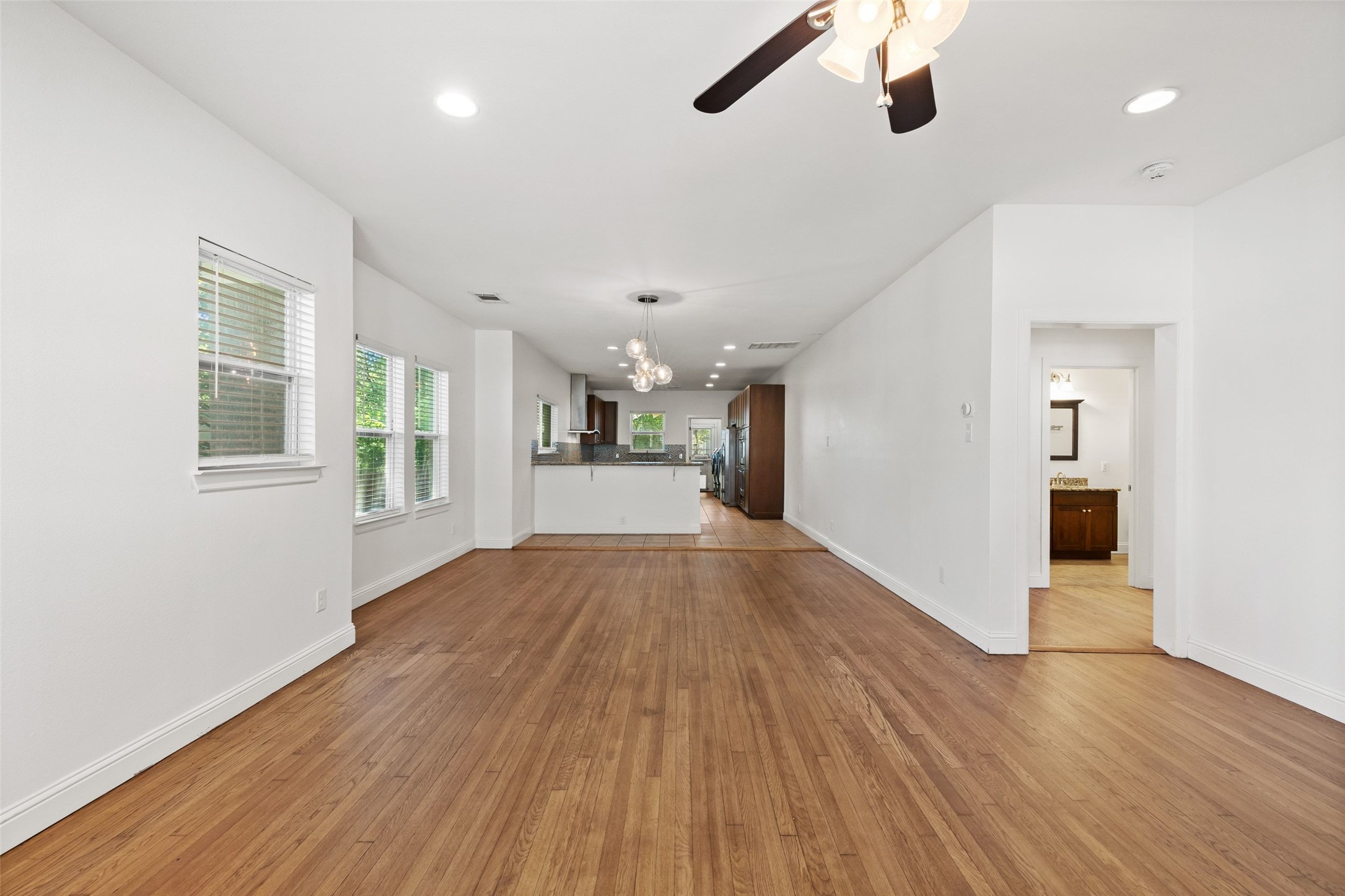 3203 East 18th Street Austin, TX 78721 - Photo 8 of 38