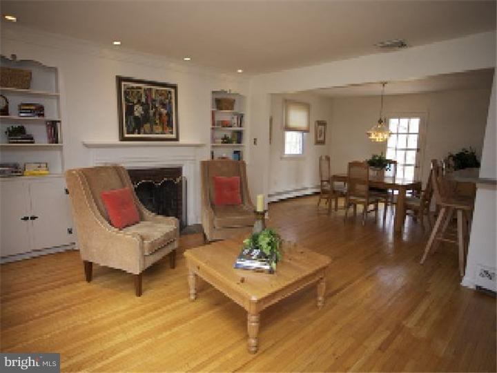 431 Dorset Road Devon, PA 19333 - Photo 5 of 15 Living Room