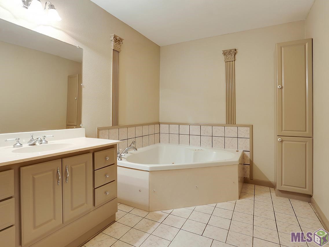 12540 Brogdon Lane Baton Rouge, LA 70816 - Photo 10 of 17 Gallery Image 10