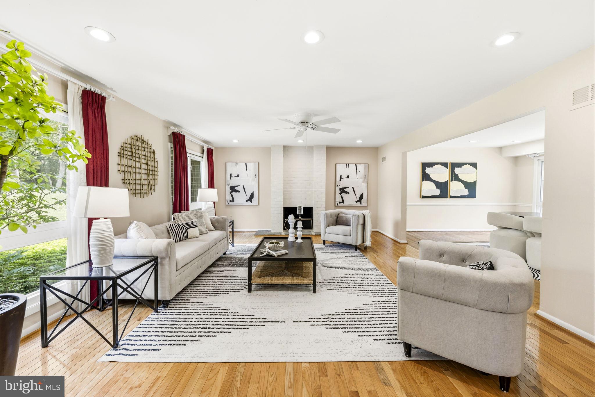 8566 Brickyard Road Potomac, MD 20854 - Photo 9 of 52 Living Room