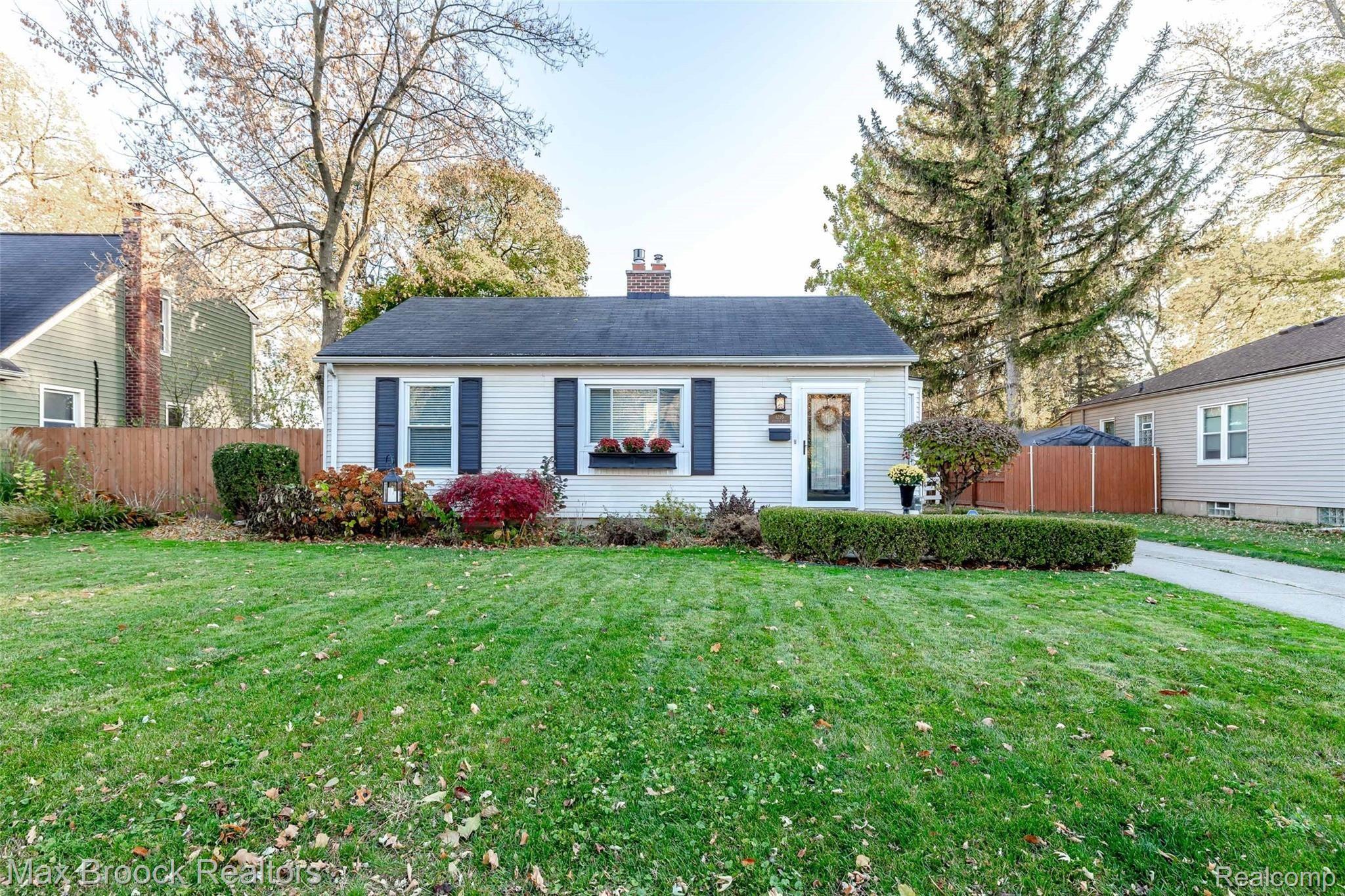1295 Harvard Road Berkley, MI 48072 - Photo 1 of 25 2E2A7644-HDR.jpg