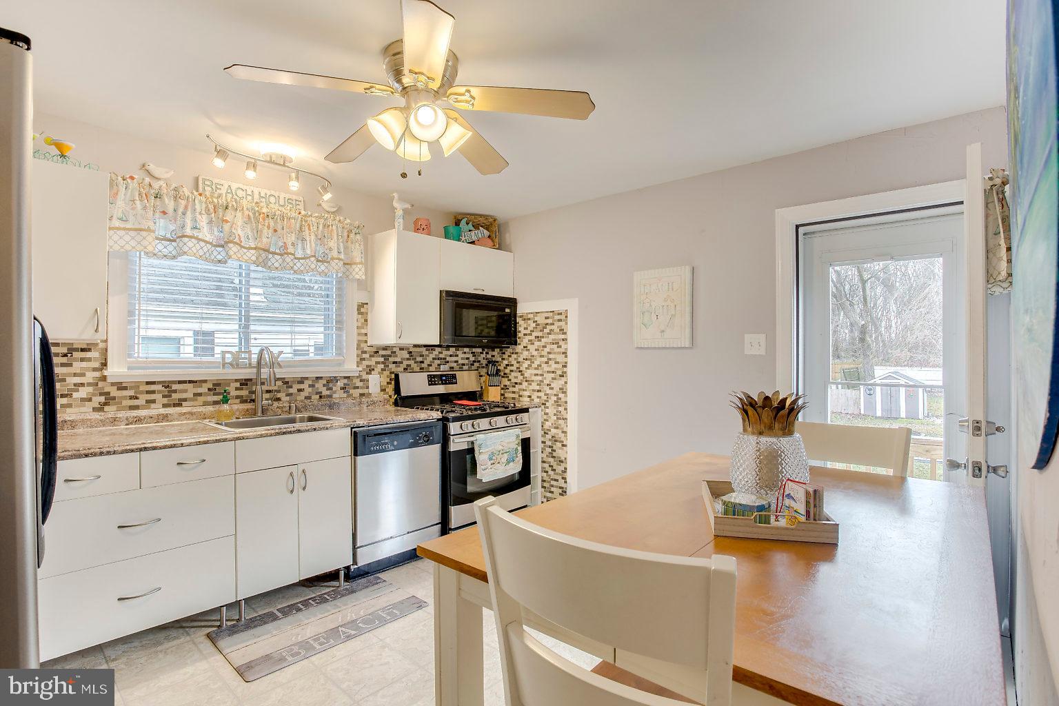 300 Homberg Avenue Baltimore, MD 21221 - Photo 17 of 46 Kitchen