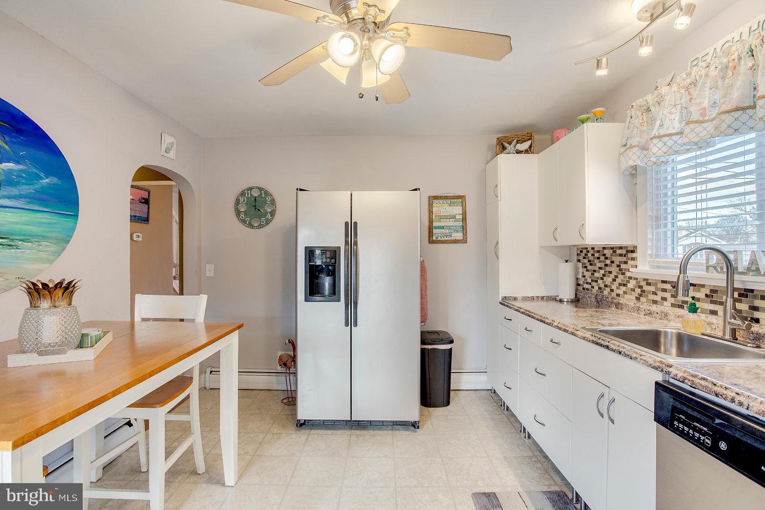 300 Homberg Avenue Baltimore, MD 21221 - Photo 21 of 46 Kitchen