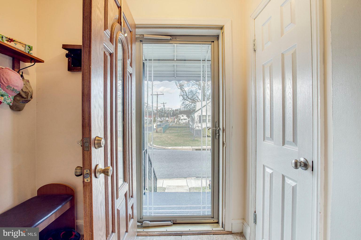 300 Homberg Avenue Baltimore, MD 21221 - Photo 4 of 46 Foyer