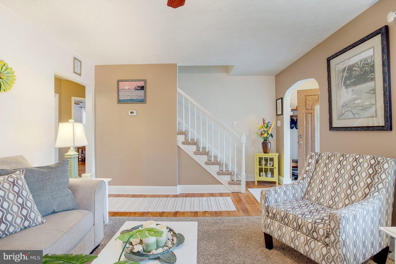 300 Homberg Avenue Baltimore, MD 21221 - Photo 9 of 46 Living Room