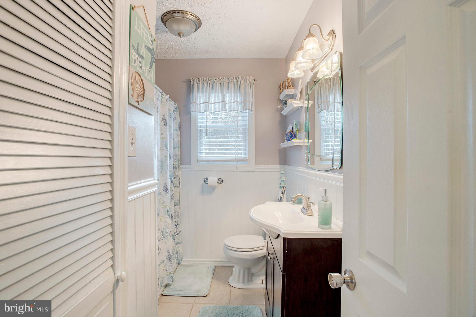300 Homberg Avenue Baltimore, MD 21221 - Photo 10 of 46 Main level full bath