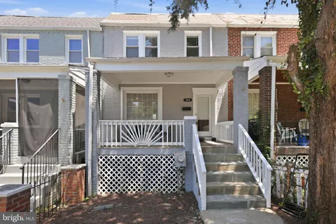 $850,000 | 329 18th Place Northeast, Washington, DC 20002