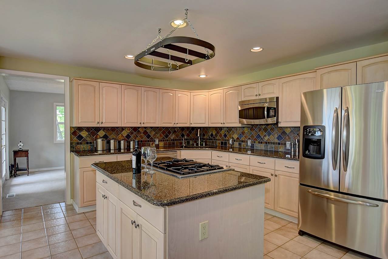 8310 South Hilby Road Spokane, WA 99223 - Photo 8 of 20