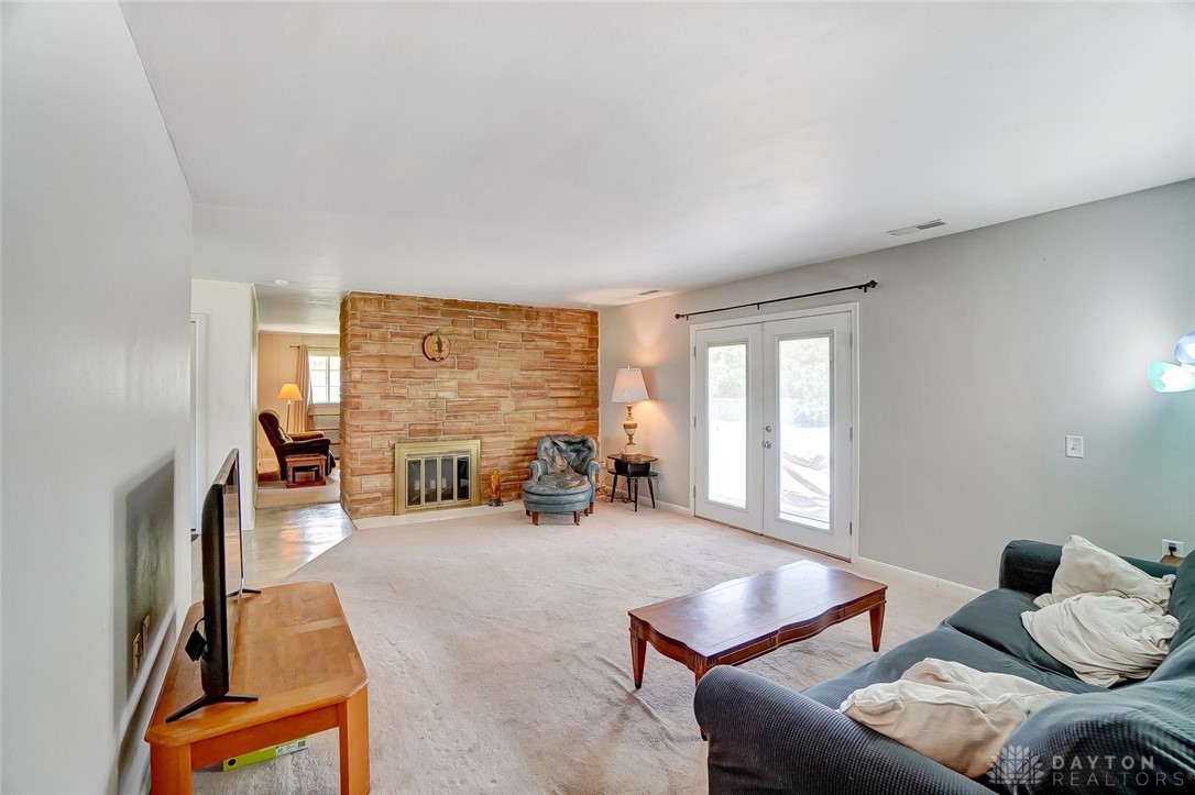 4255 Maxlin Road Kettering, OH 45429 - Photo 4 of 34