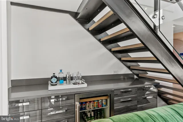 a view of kitchen with washer and dryer