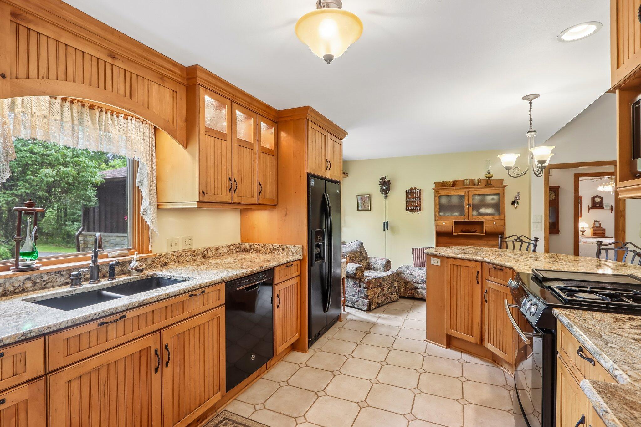 W322N6797 Wildwood Point Road Merton, WI 53029 - Photo 15 of 75 Beautifully updated kitchen