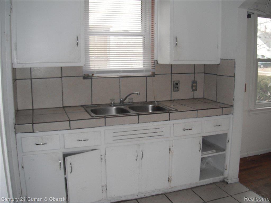 9240 Burt Road Detroit, MI 48228 - Photo 9 of 21 Kitchen