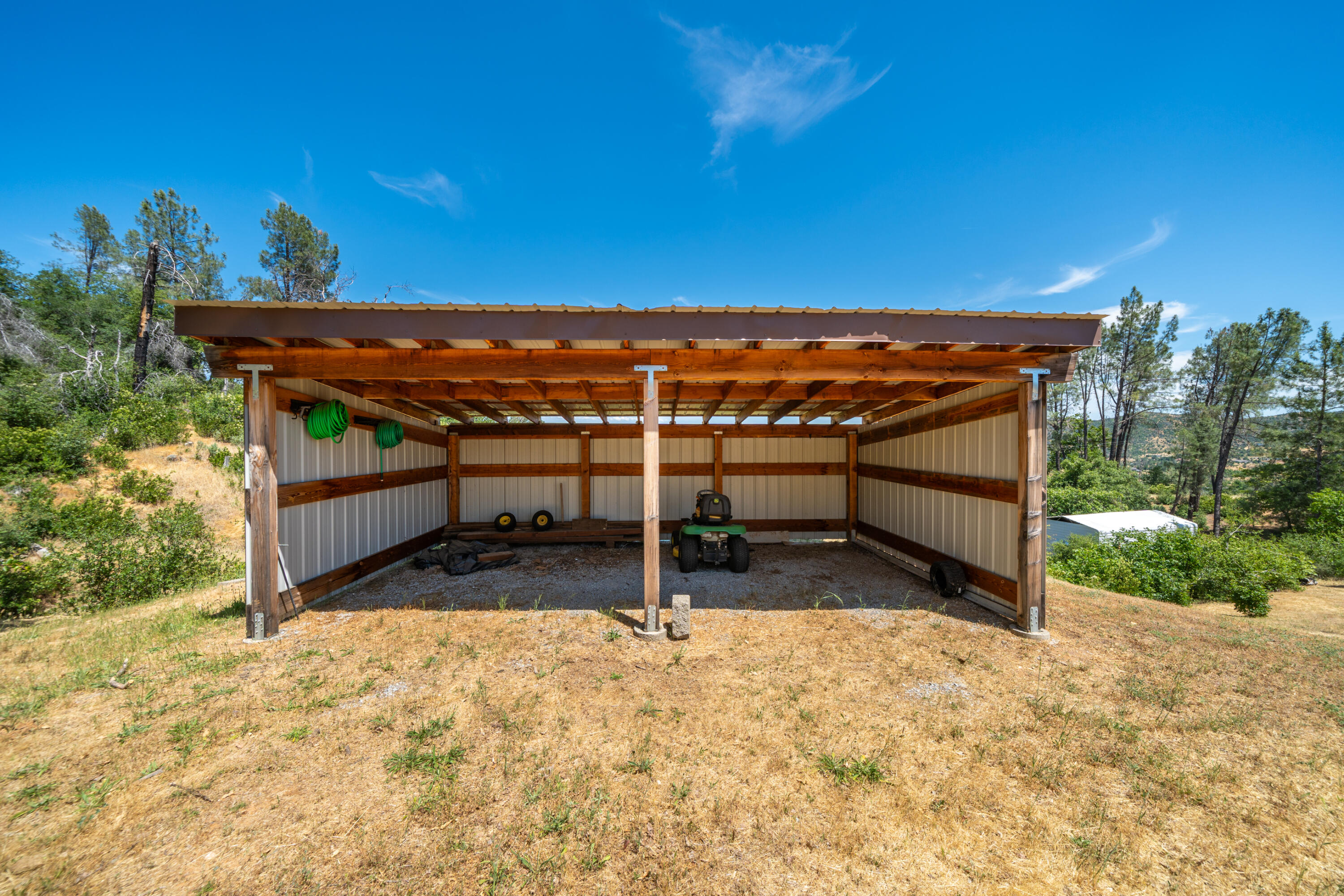 15809 Old Stage Coach Road Redding, CA 96001 - Photo 20 of 44 a view of a backyard with a mountain view