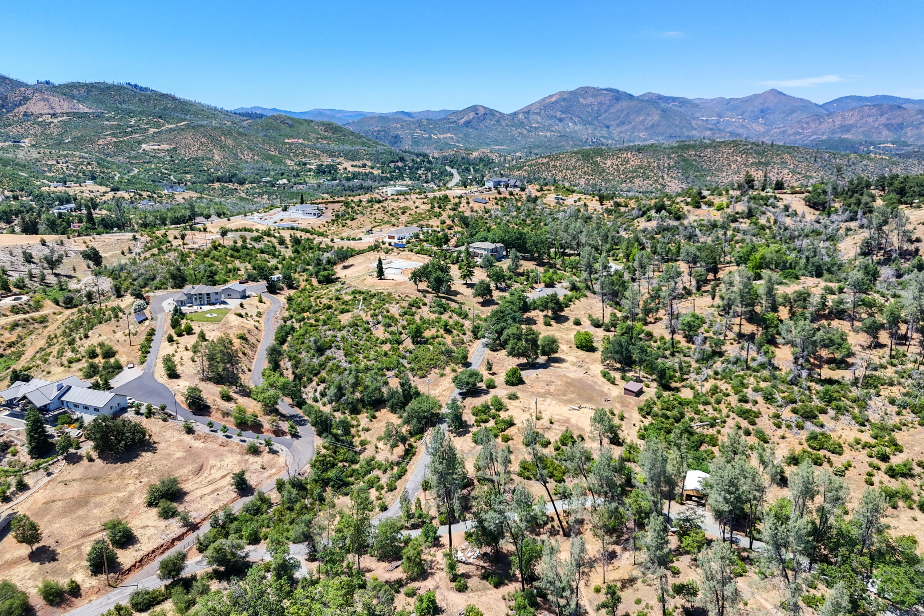 15809 Old Stage Coach Road Redding, CA 96001 - Photo 25 of 44 a view of a lush green field with lots of bushes